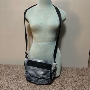 lululemon athletica gray crossbody messenger bag